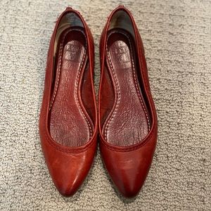Frye Regina Ballet Flat, Red/ Burnt Red, Size 5.5